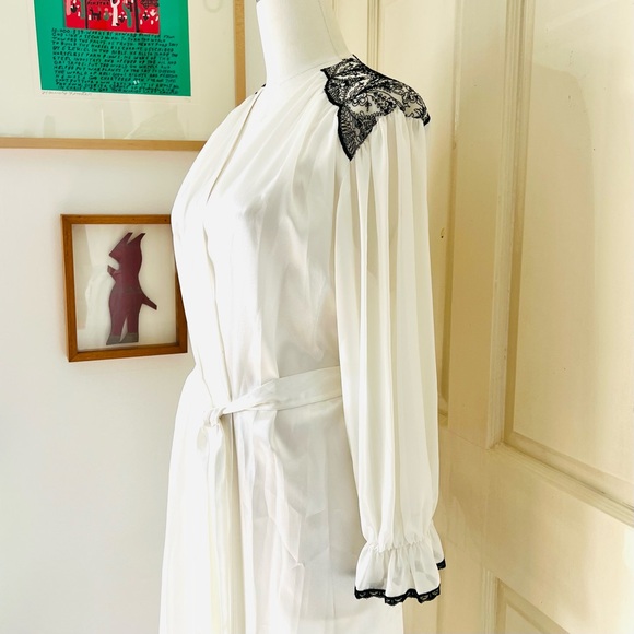 Oscar de la Renta Pink Label Robe. - Picture 3 of 7